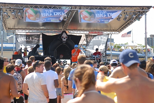 Big Dig 2012 - Vanilla Ice Performing