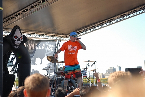Big Dig 2012 - Vanilla Ice Performing