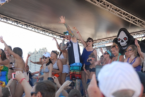 Big Dig 2012 - Vanilla Ice Performing