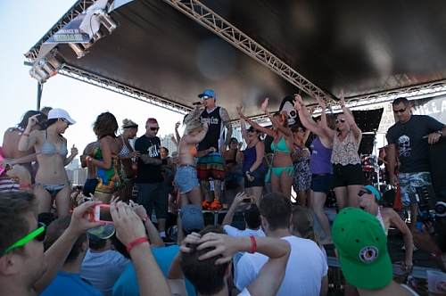 Big Dig 2012 - Vanilla Ice Performing