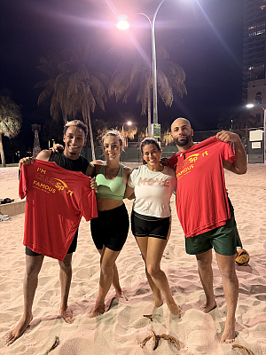 “”Fourplay” on the sand Team Photo